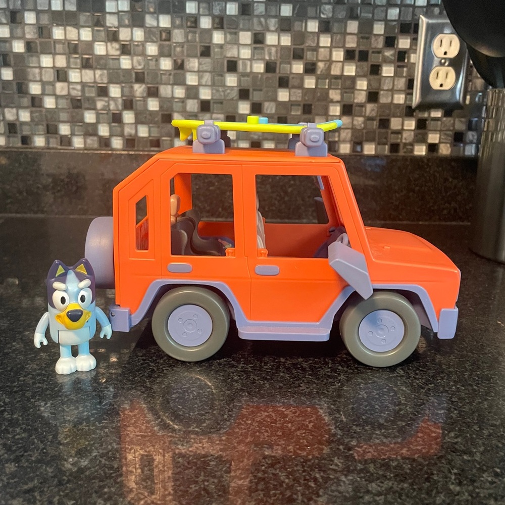Bluey and Heeler Family car